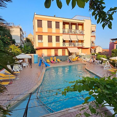 Residence Olivotti Finale Ligure Eksteriør bilde